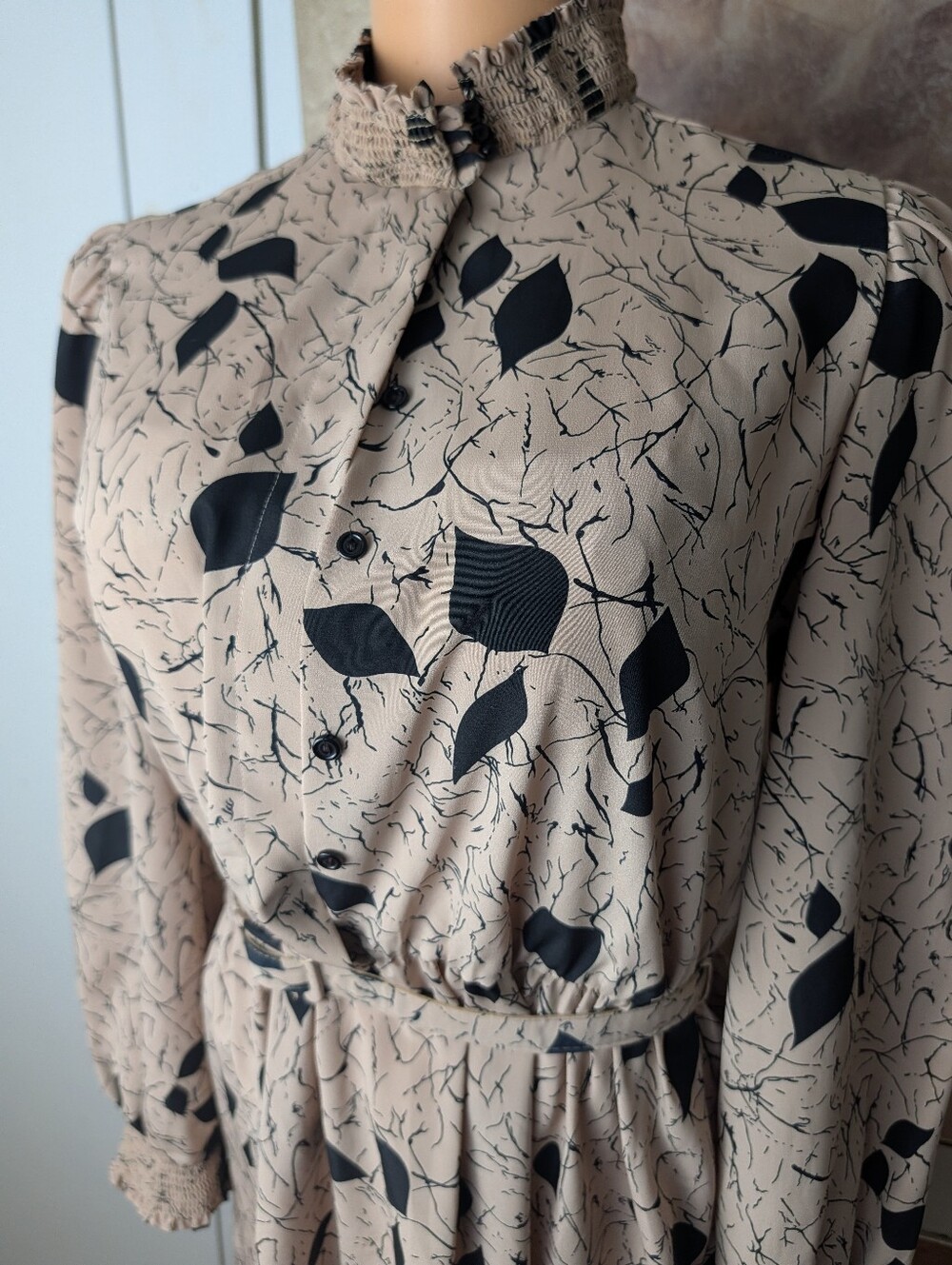 Lady Carol of New York, Vintage Beige Leaf-Print Long Sleeve Dress Size 8P